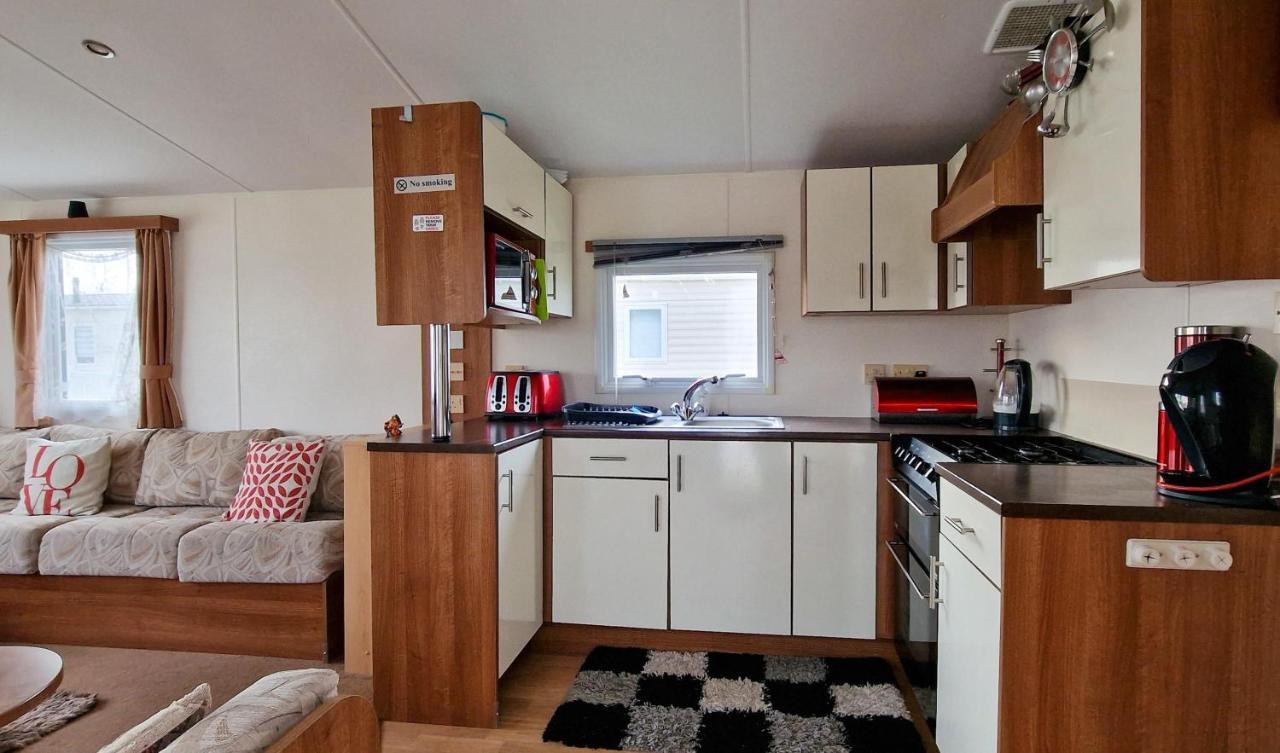 Great 8 Berth Caravan For Hire At St Osyth Beach In Essex Ref 28123Gc Clacton-on-Sea Luaran gambar