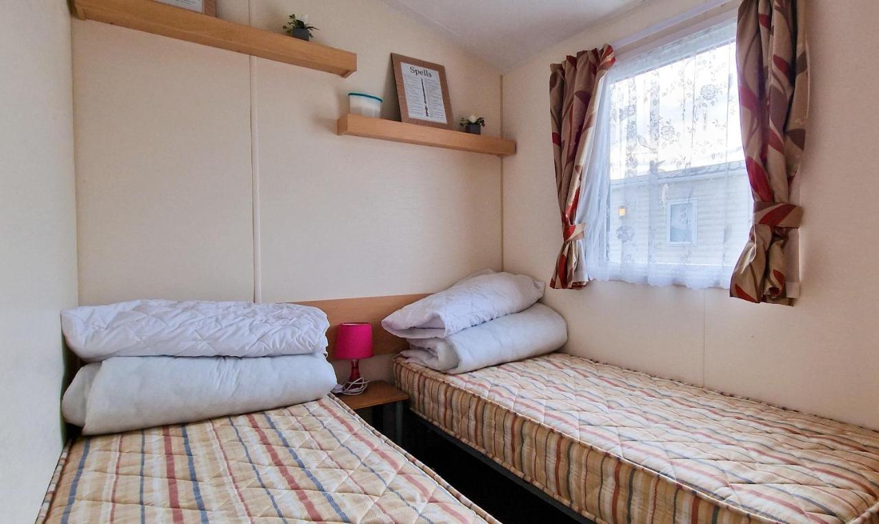 Great 8 Berth Caravan For Hire At St Osyth Beach In Essex Ref 28123Gc Clacton-on-Sea Luaran gambar